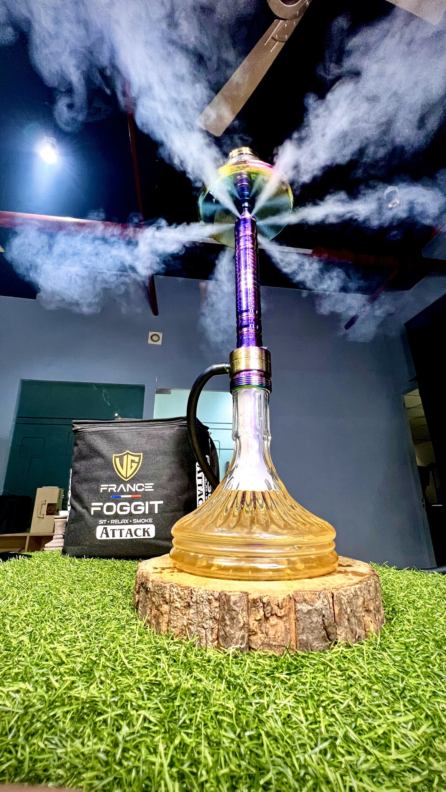 Attack Hookah with Bag - Rainbow Stem / Golden Base