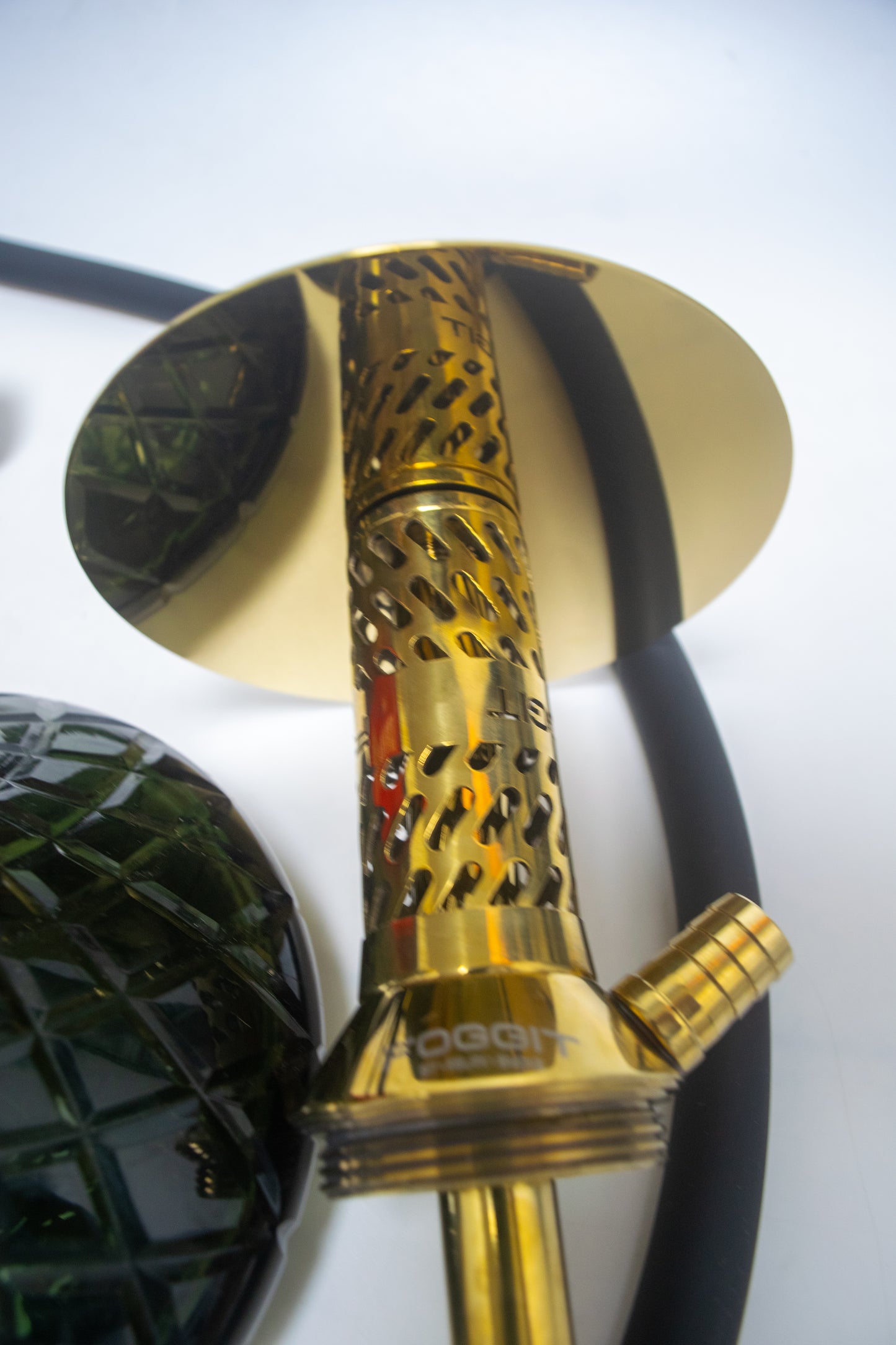 Dark Knight Hookah with Bag - Gold Stem / Black Base