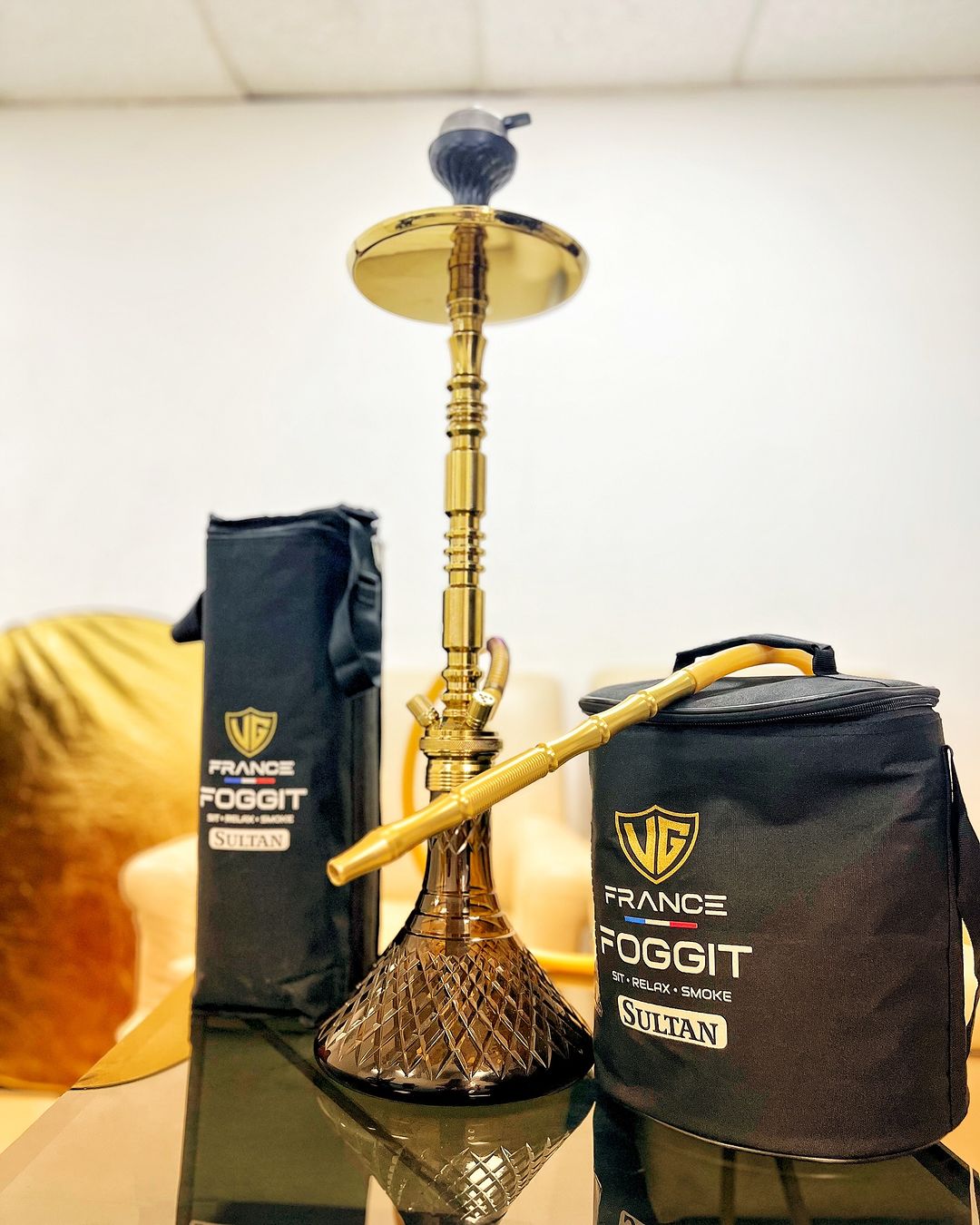 Sultan Hookah with 2 Bags - Black Base / Gold Stem