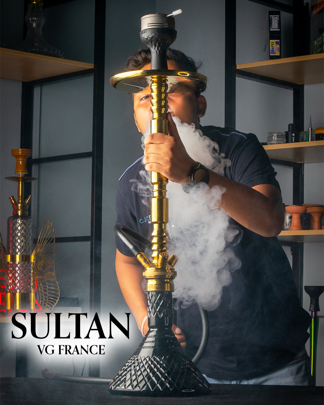 Sultan Hookah with Bags - Black Base / Gold Stem